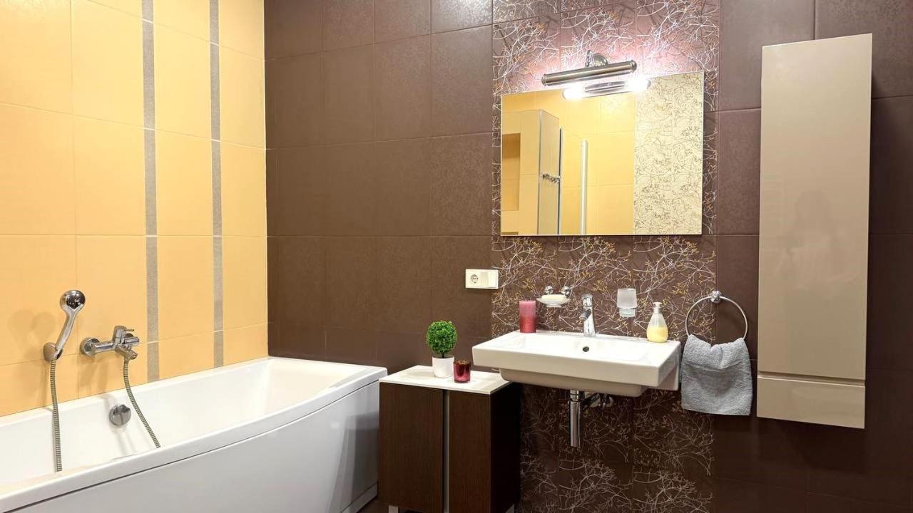 Bright House On 23 Serpnya Charków Zewnętrze zdjęcie