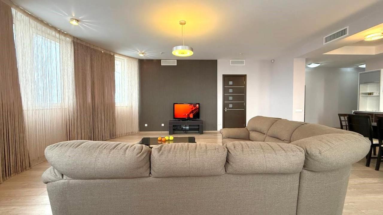Bright House On 23 Serpnya Charków Zewnętrze zdjęcie