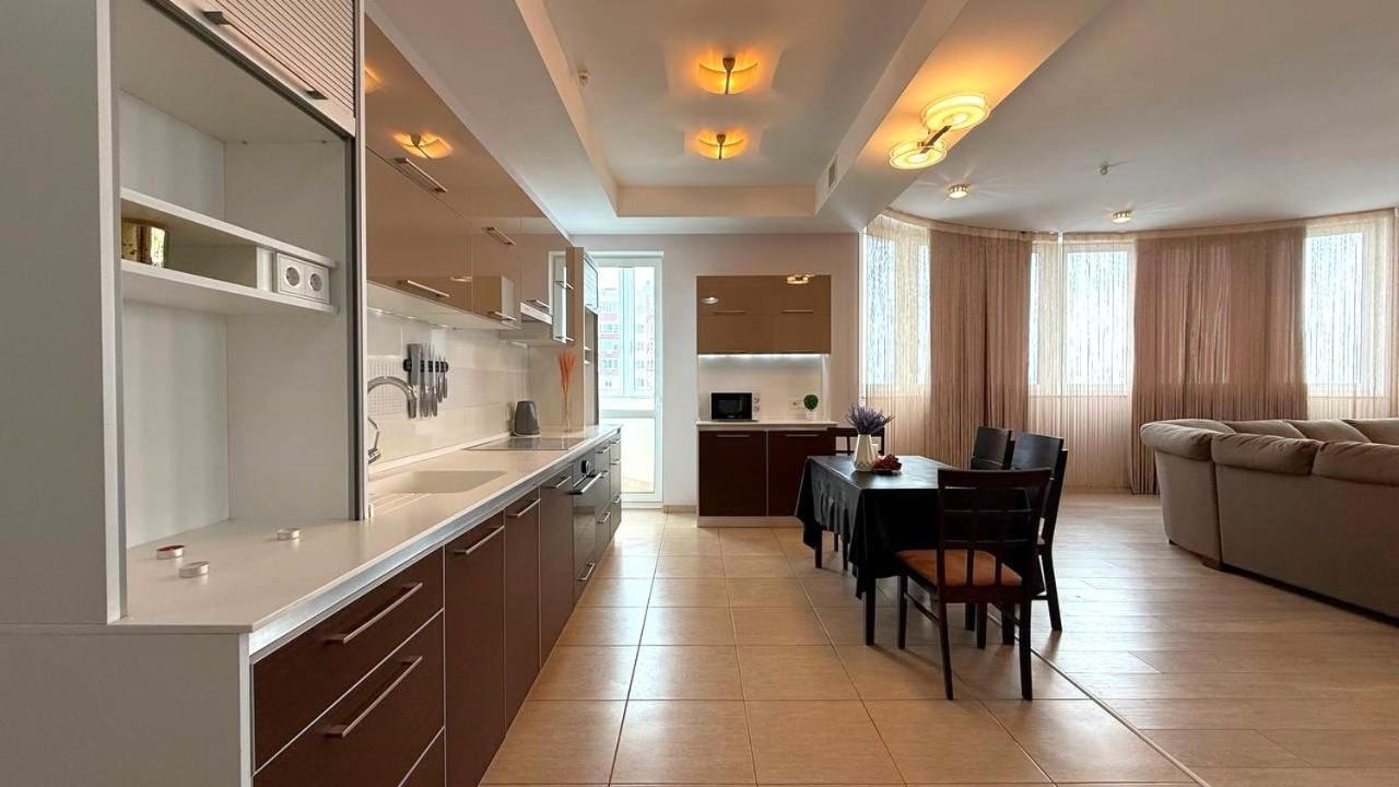 Bright House On 23 Serpnya Charków Zewnętrze zdjęcie
