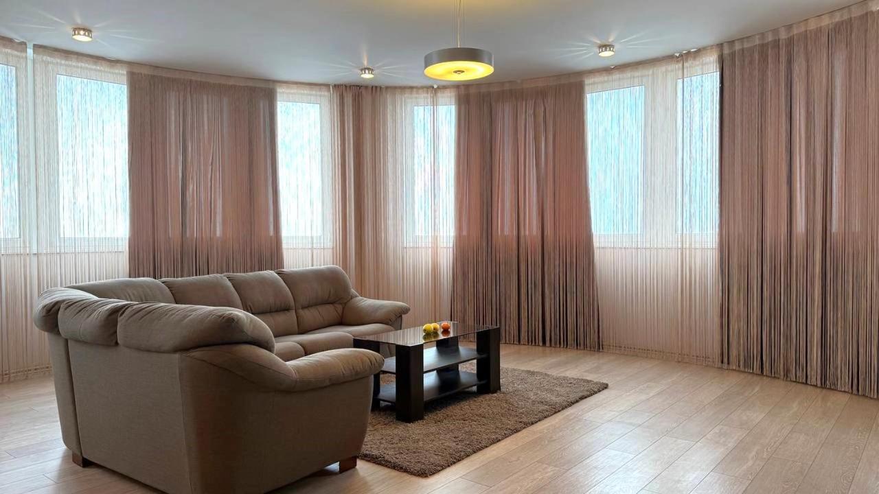 Bright House On 23 Serpnya Charków Zewnętrze zdjęcie